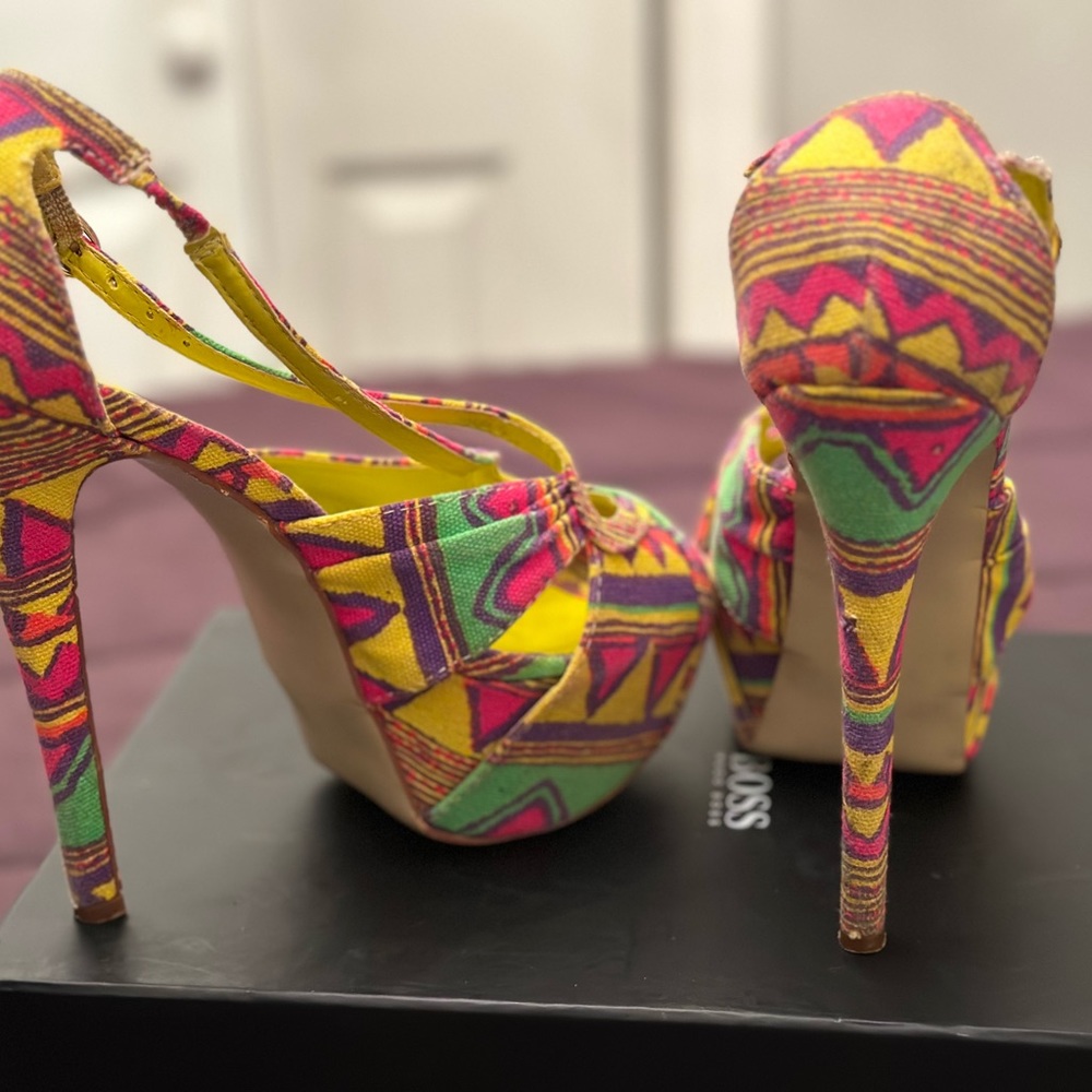 Heels - Picture 4 of 4
